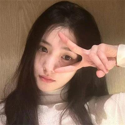 照片里的伴娘